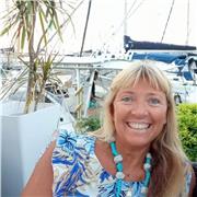 Hostess Alitalia con 32 anni di esperienza diplomata liceo linguistico mi offro per ripetizioni lingue straniere e letteratura italiana